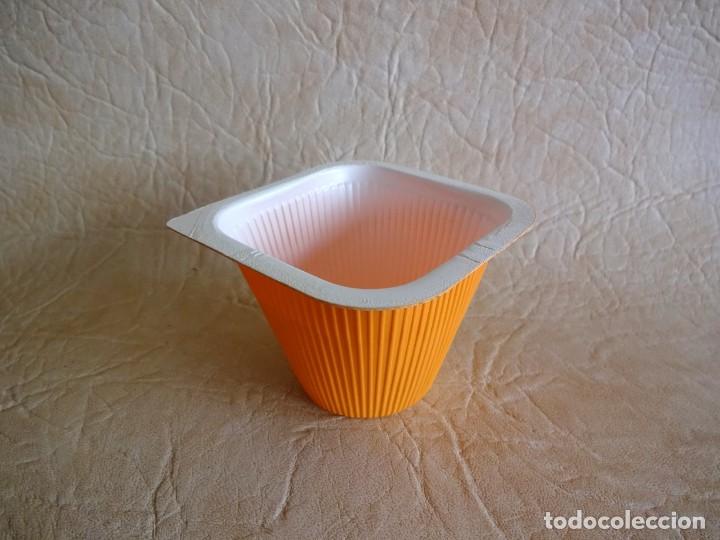 Cajas y cajitas met&aacute;licas: RECIPIENTE VASO DE PLASTICO NATILLA DANONE bote embase MODELO 1
