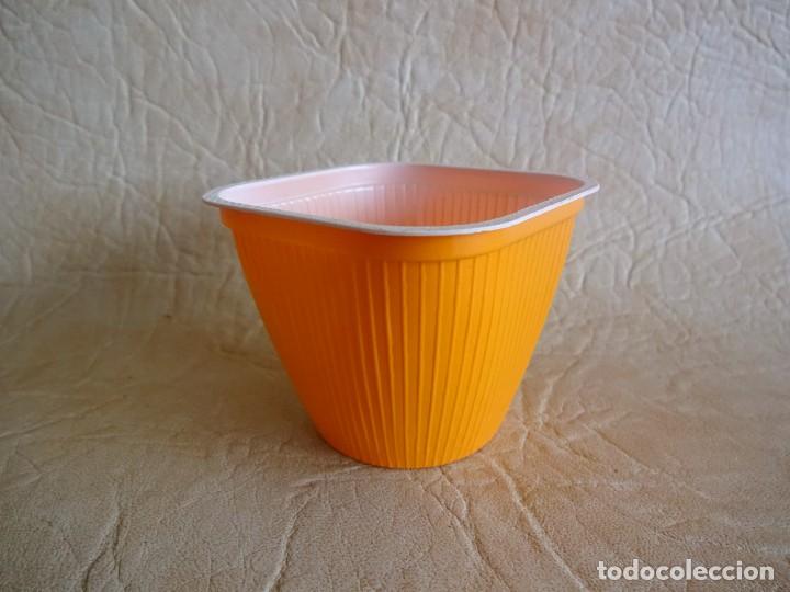 Cajas y cajitas met&aacute;licas: RECIPIENTE VASO DE PLASTICO NATILLA DANONE bote embase MODELO 2