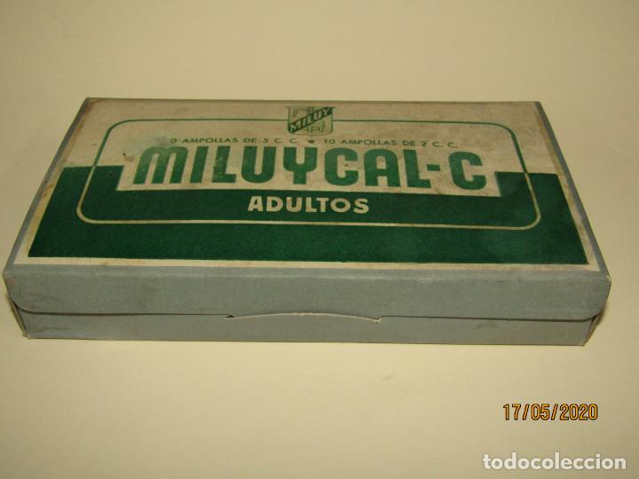 Cajas y cajitas met&aacute;licas: Antigua Caja de Farmacia Medicina con 10 Ampollas de MILUYCAL C de Lab. MILUY