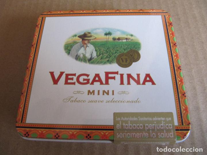 Cajas y cajitas met&aacute;licas: Caja lata de metal met&aacute;lica vegafina mini. Tabaco suave seleccionado. 20 minis suaves. Vac&iacute;a.