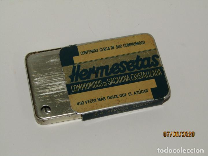 Blechdosen und Kisten: Antigua Cajita Dispensador en Metal Litografiado de HERMESETAS