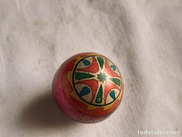 Cajas y cajitas met&aacute;licas: Bola de lata litografiada. - Foto 1