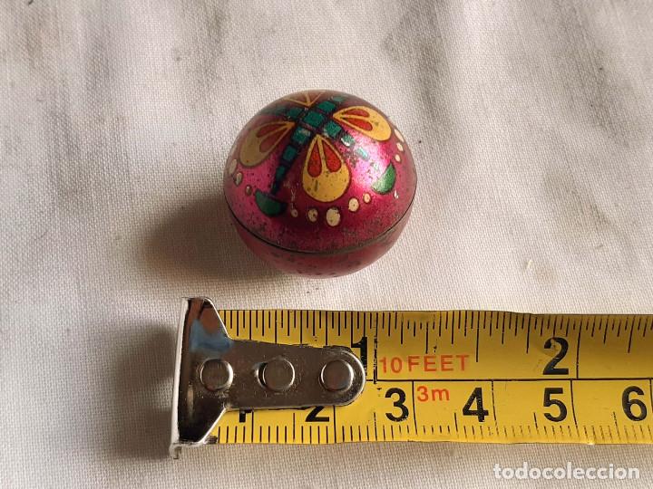 Cajas y cajitas met&aacute;licas: Bola de lata litografiada. - Foto 2