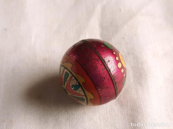 Cajas y cajitas met&aacute;licas: Bola de lata litografiada. - Foto 4