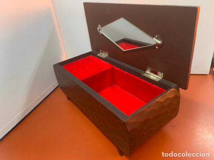 Cajas y cajitas met&aacute;licas: Joyero estilo oriental con cajita de musica a cuerda, suena al abrirlo. Made in Japan