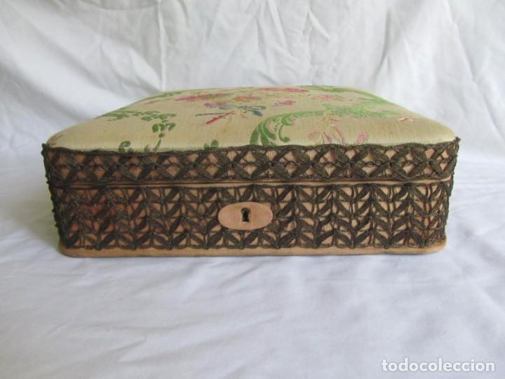 Cajas y cajitas met&aacute;licas: Caja de madera forrada de diferentes telas, con llave - Foto 6