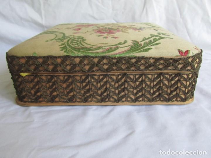 Cajas y cajitas met&aacute;licas: Caja de madera forrada de diferentes telas, con llave - Foto 7