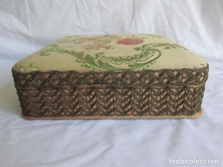 Cajas y cajitas met&aacute;licas: Caja de madera forrada de diferentes telas, con llave - Foto 9