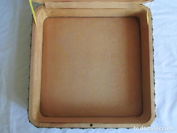 Cajas y cajitas met&aacute;licas: Caja de madera forrada de diferentes telas, con llave - Foto 13