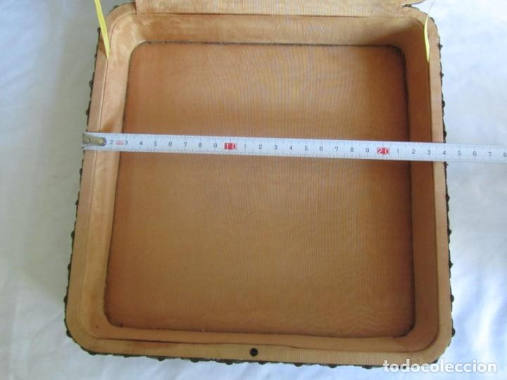 Cajas y cajitas met&aacute;licas: Caja de madera forrada de diferentes telas, con llave - Foto 14