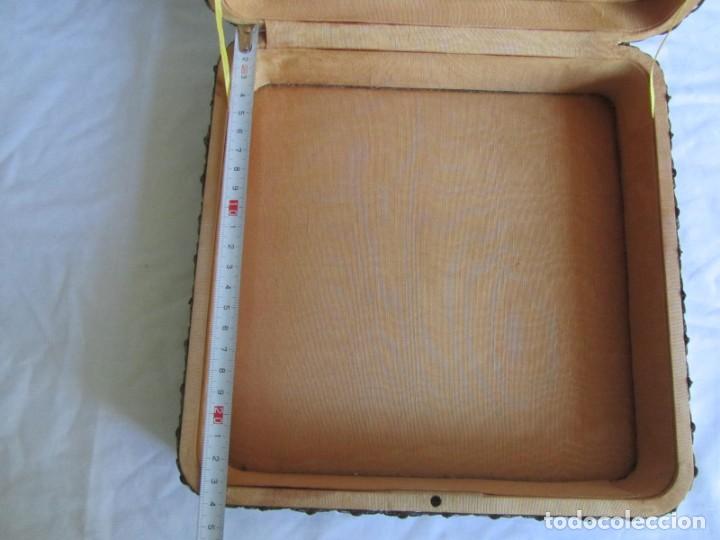 Cajas y cajitas met&aacute;licas: Caja de madera forrada de diferentes telas, con llave - Foto 15