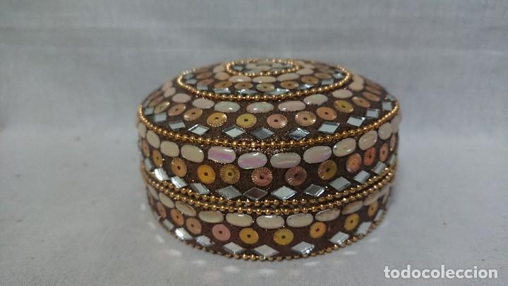 Cajas y cajitas met&aacute;licas: CAJA JOYERO REDONDA DECORADO CON CRISTALES