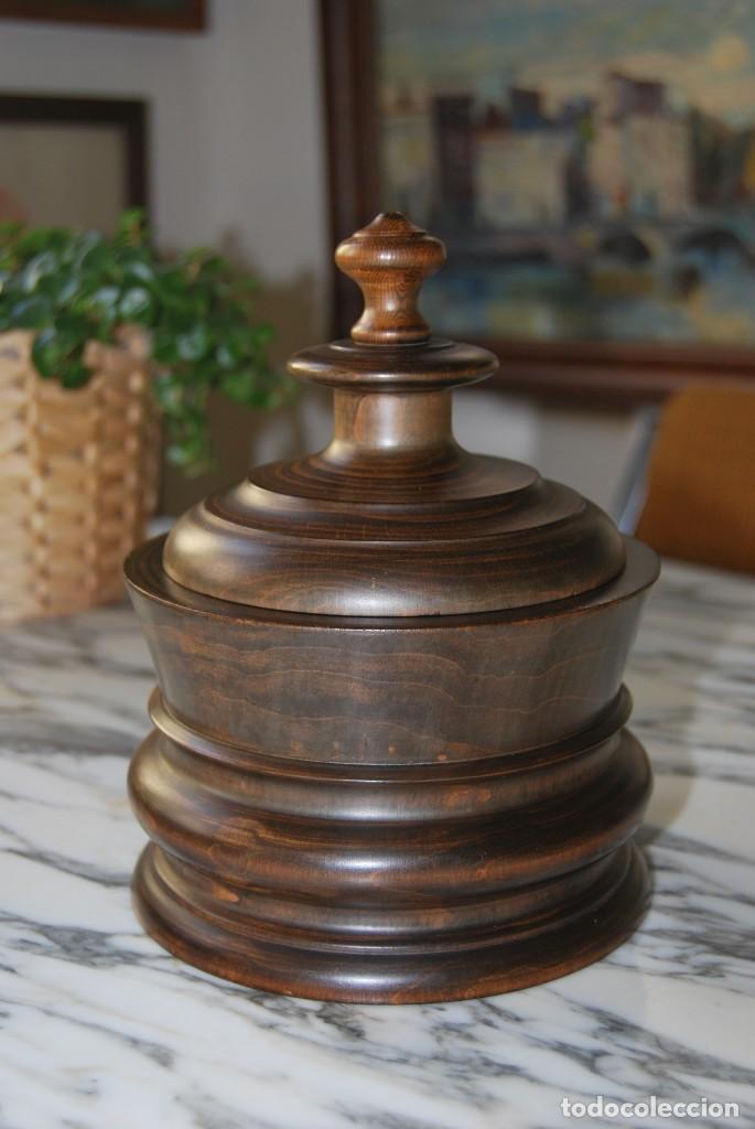 Cajas y cajitas met&aacute;licas: CAJA DE MADERA TORNEADA - PRIMERA MITAD S.XX