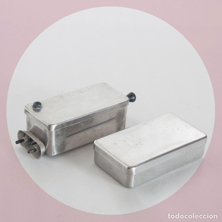 Cajas y cajitas met&aacute;licas: Pareja de cajas met&aacute;licas. Acero inoxidable. Espa&ntilde;a, a&ntilde;os 60-70.