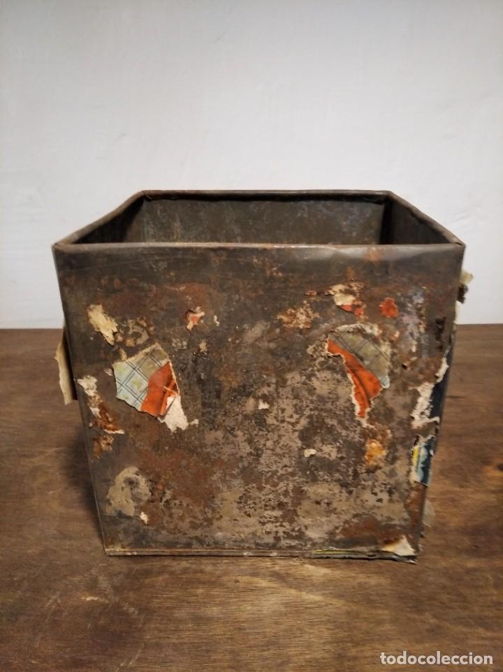 Cajas y cajitas met&aacute;licas: Antigua lata de galletas Loste - Foto 3