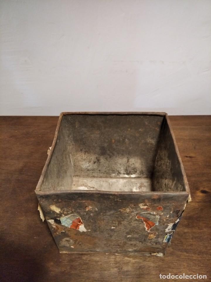 Cajas y cajitas met&aacute;licas: Antigua lata de galletas Loste - Foto 6
