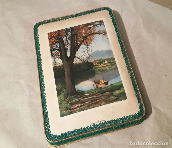 Blechdosen und Kisten: CAJA DE CART&Oacute;N CON ADORNOS DE PASTELES O BOMBONES - A&Ntilde;OS 50