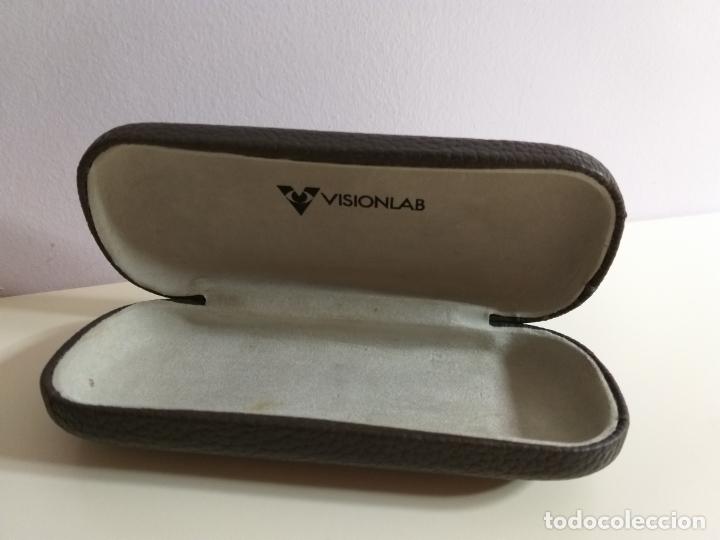 Boxes and metal boxes: Caja o funda de pl&aacute;stico para gafas. Publicidad de VisionLab.