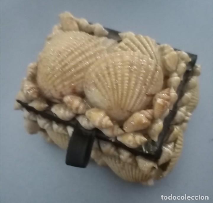 Cajas y cajitas met&aacute;licas: Cajita/joyero de conchas - Foto 2