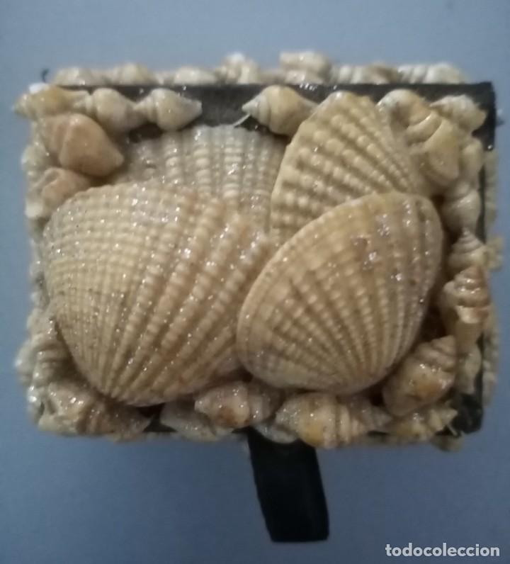 Cajas y cajitas met&aacute;licas: Cajita/joyero de conchas - Foto 3