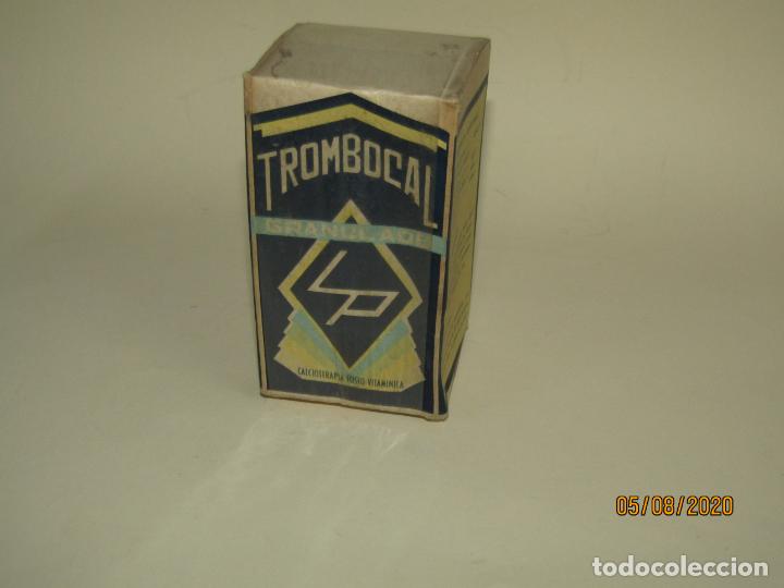 Cajas y cajitas met&aacute;licas: Antigua Caja de Farmacia Medicina con TROMBOCAL de Lab. P.E.N.S.A.