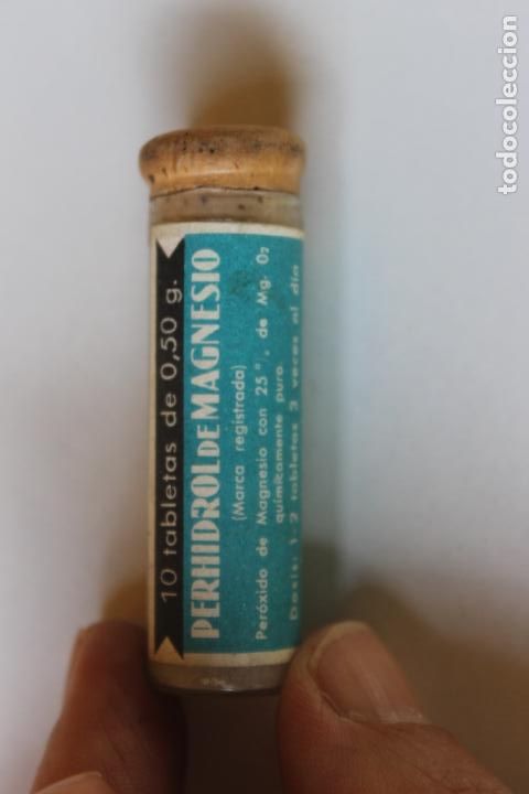 Cajas y cajitas met&aacute;licas: BOTE CRISTAL PERHIDROL DE MAGNESIO. DE MERCK TAPON DE CORCHO, A&Ntilde;OS 30
