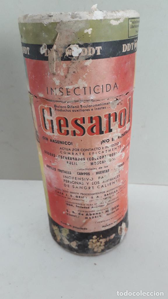 Bo&icirc;tes et petites bo&icirc;tes m&eacute;talliques: caja gesarol, insecticida, con se&ntilde;ales de edad, 18x8cm aprox