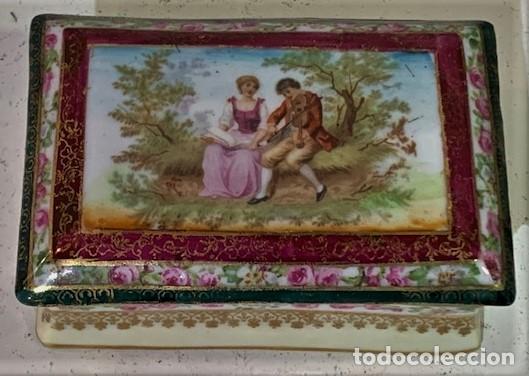 Caja de porcelana.