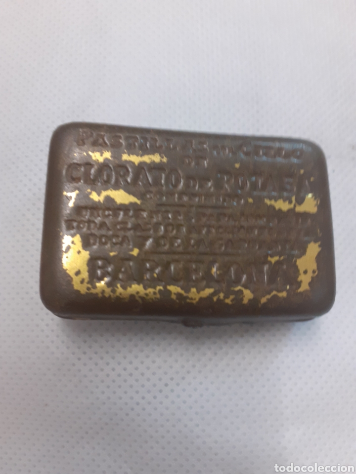 Cajas y cajitas met&aacute;licas: Caja antigua de lata de clorato de potasa, pastillas del cielo BARCELONA