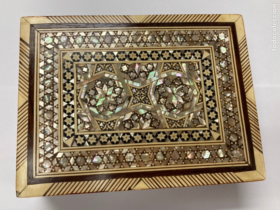 Cajas y cajitas met&aacute;licas: Caja de madera con incrustaciones de n&aacute;car Art Deco