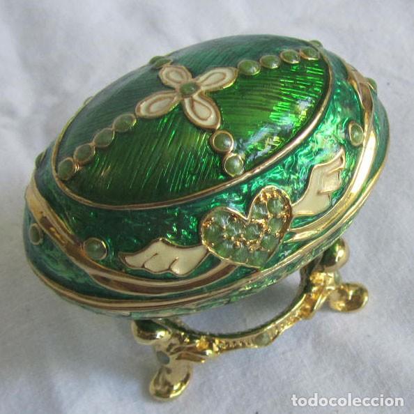 Casse e cassette metalliche: Caja de metal lacado en vidrio con forma de huevo de colecci&oacute;n, cierre im&aacute;n