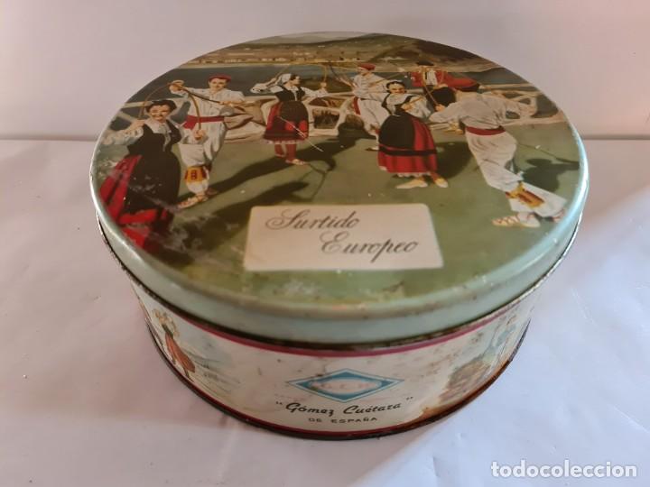 Cajas y cajitas met&aacute;licas: Caja Gomez Cuetara Surtido Europeo lata redonda antigua galletas