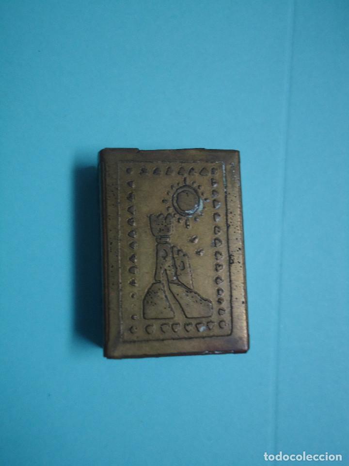 Bo&icirc;tes et petites bo&icirc;tes m&eacute;talliques: ANTIGUA CAJA METALICA MINIATURA , NO SE QUE ES LO QUE TENIA O GUARDABA. --- 11