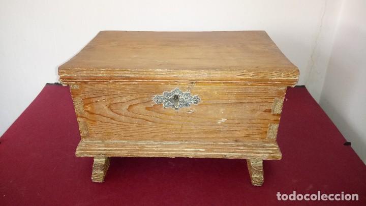 Cajas y cajitas met&aacute;licas: Antigua CAJA de MADERA. - Foto 1
