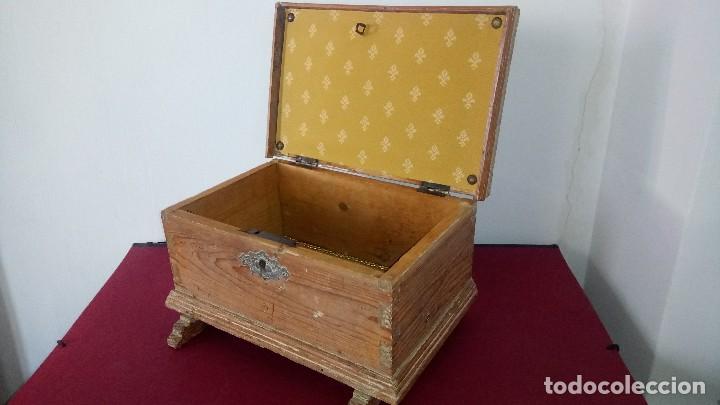 Cajas y cajitas met&aacute;licas: Antigua CAJA de MADERA. - Foto 3