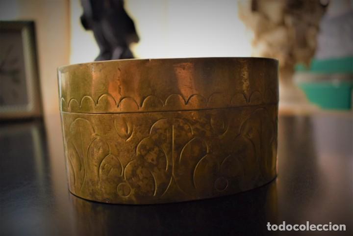 Cajas y cajitas met&aacute;licas: Antigua caja de bronce (leer condiciones de venta). - Foto 2