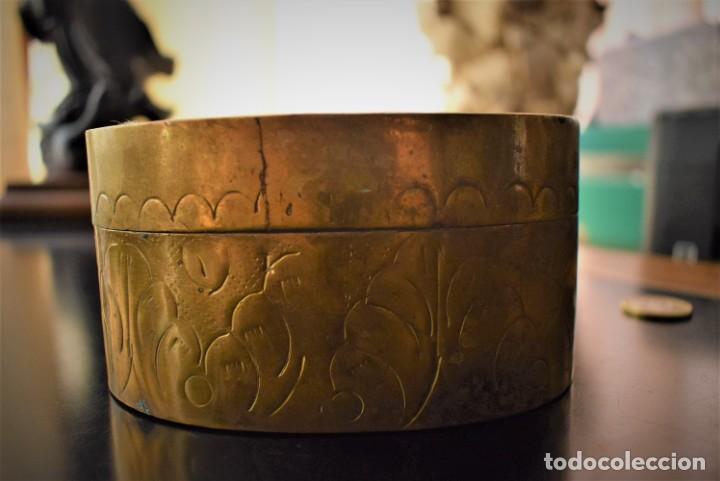 Cajas y cajitas met&aacute;licas: Antigua caja de bronce (leer condiciones de venta). - Foto 3