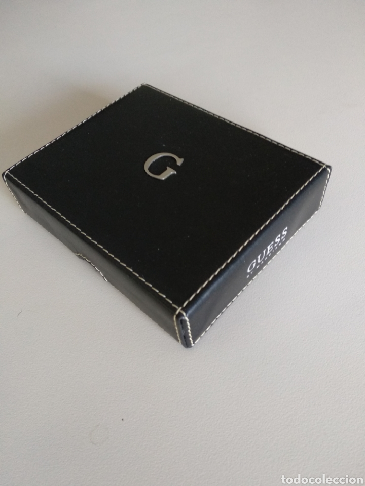 CAJA GUESS VAC&Iacute;A