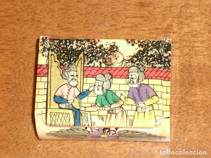 Blechdosen und Kisten: JOYERO,PASTILLERO ANTIGUO DE HUESO HINDU O ORIENTAL HECHO A MANO Y PINTADO A PLUMILLA.