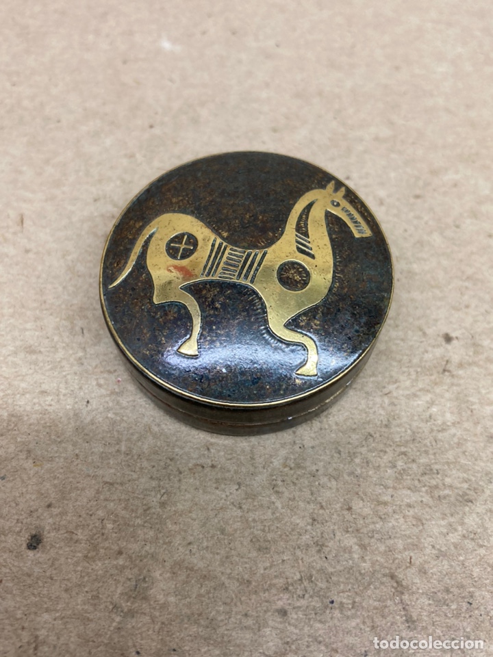 Cajita de bronce/K03