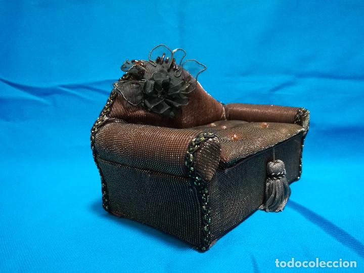 Cajas y cajitas met&aacute;licas: CAJA / COFRE / JOYERO CON FORMA DE SOFA / DIVAN - Foto 2