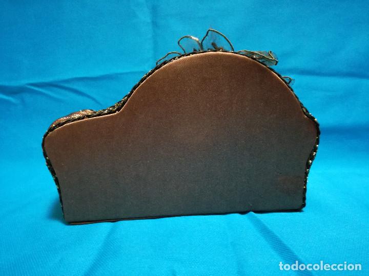 Cajas y cajitas met&aacute;licas: CAJA / COFRE / JOYERO CON FORMA DE SOFA / DIVAN - Foto 4