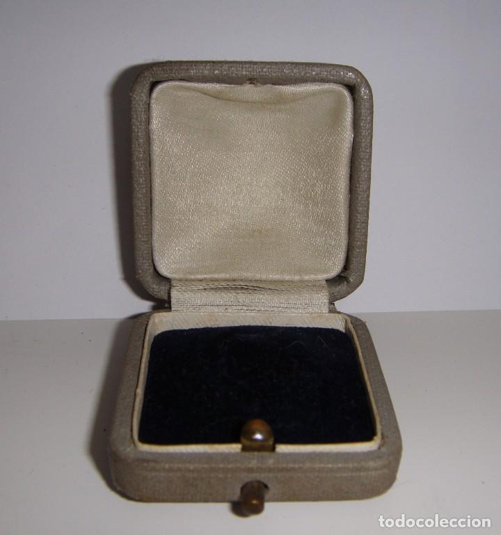 Cajas y cajitas met&aacute;licas: Antigua caja para joyas o insignias. (4,5 x 4,5 cm)