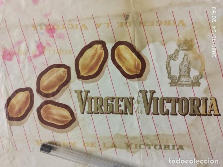 Boxes and metal boxes: CHOCOLATE VIRGEN DE LA VICTORIA, CON LECHE Y FRUTOS. EMBOLTORIO.