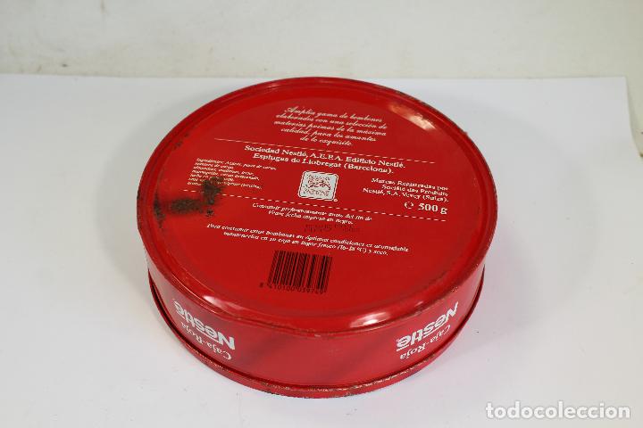 Lata bombonera caja roja de nestlé 250grs 