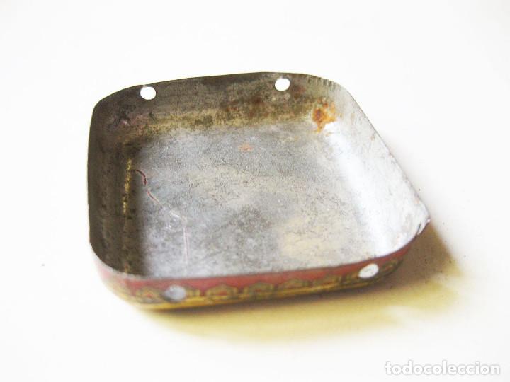 Cajas y cajitas met&aacute;licas: Tapa litografiada de bote de T&eacute;. - Foto 2