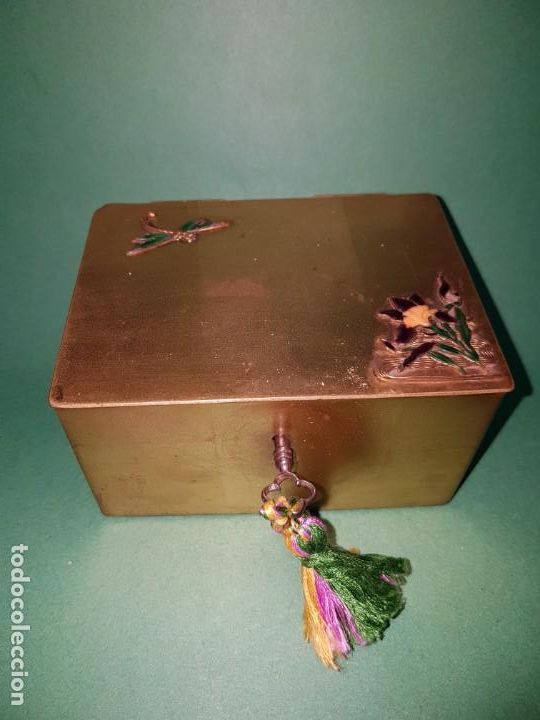 Cajas y cajitas met&aacute;licas: PRECIOSA Y ANTIGUA CAJA FUERTE CON ESMALTES ART NOUVEAU FF.SG.XIX. LIBERULA Y FLOR, MADRID