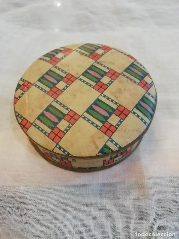 Cajas y cajitas met&aacute;licas: Caja de cart&oacute;n decorada