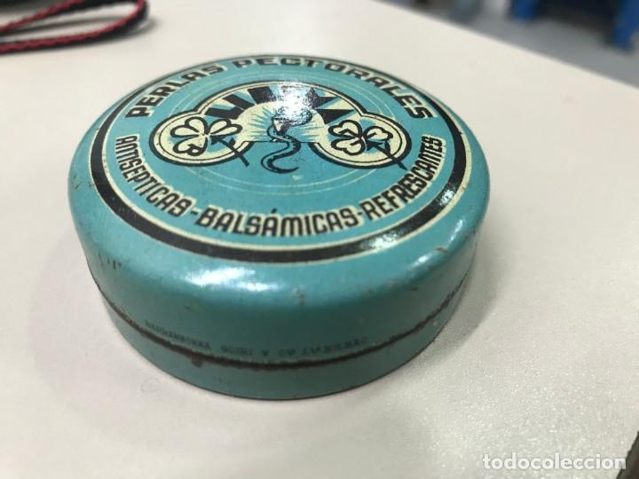 Casse e cassette metalliche: ANTIGUA CAJA DE HOJALATA LITOGRAFIADA CON PUBLICIDAD DE FARMACIA, PERLAS PECTORALES, LIESMA, MIDE 6
