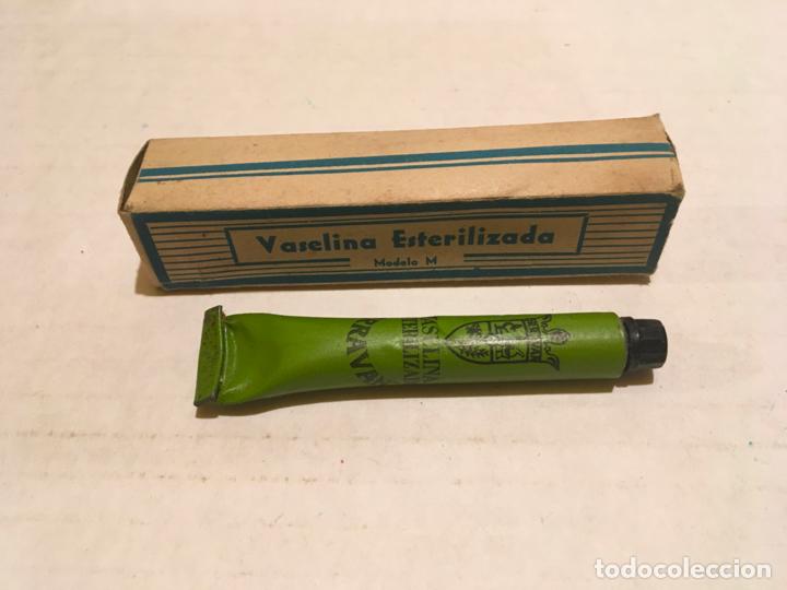 Boxes and metal boxes: ANTIGUO TUBO EMBASE DE VASELINA ESTERILIZADA A&Ntilde;OS 50